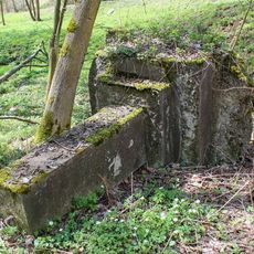 Pomník u Jakubovic na křižovatce do Hartíkova