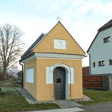 Kaplička na okraji Bělkovic u silnice