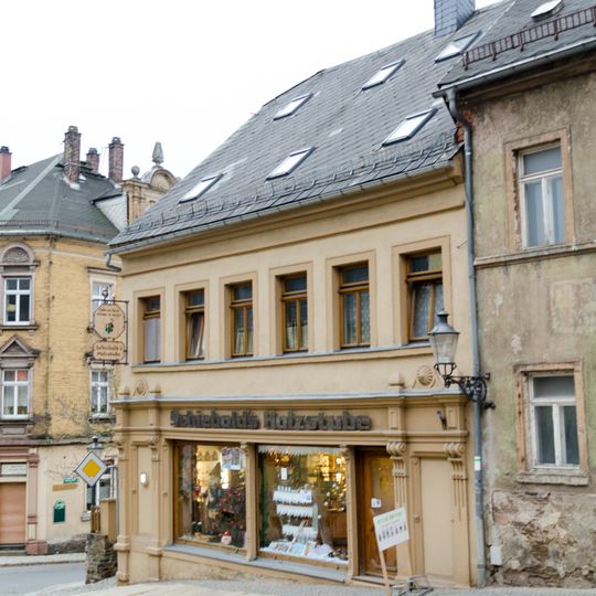 Wohnhaus in Ecklage in geschlossener Bebauung Lange Straße 14