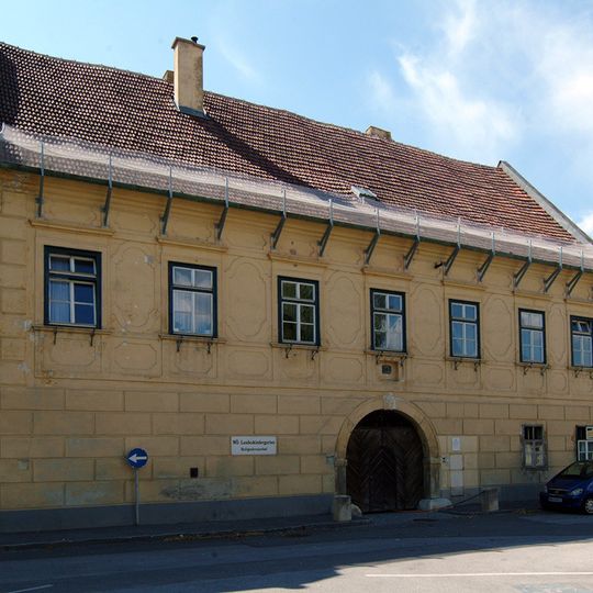 Heiligenkreuzerhof, Maria Enzersdorf