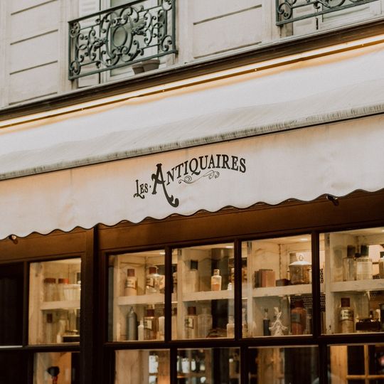 Les Antiquaires