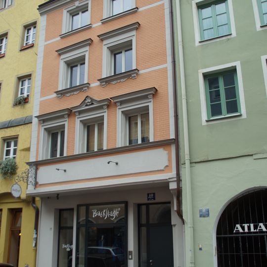 Wohn- und Geschäftshaus