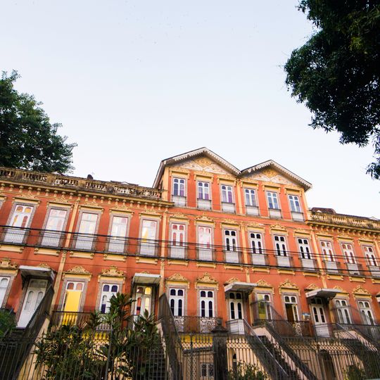 Casa casada à Rua Leite Leal, nº 45