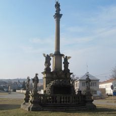 Sloup se sochou Panny Marie