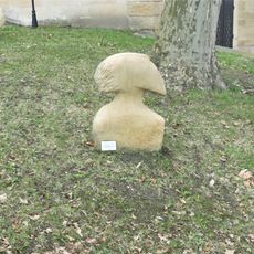 Kamenná plastika Občan města Ústí v zahradě rozhlasu v Ústí nad labem