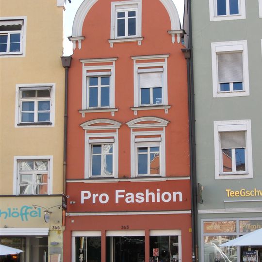 Wohn- und Geschäftshaus