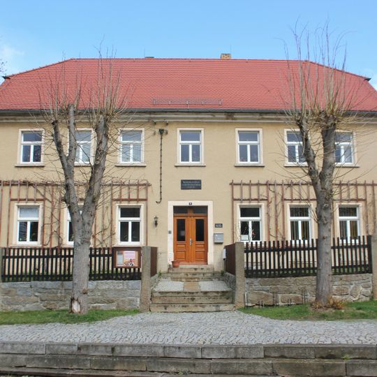 Pfarrhaus, ursprünglich Schule/Kantorat Tröbigauer Straße 5