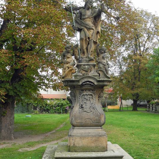 Socha svatého Jana Křtitele na nádvoří zámku Stekník