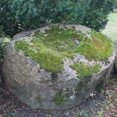 Kretingos (Udralių) akmuo su dubeniu