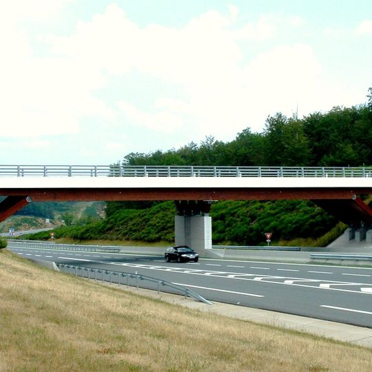 Pont d'accès à l'aire de Chavanon