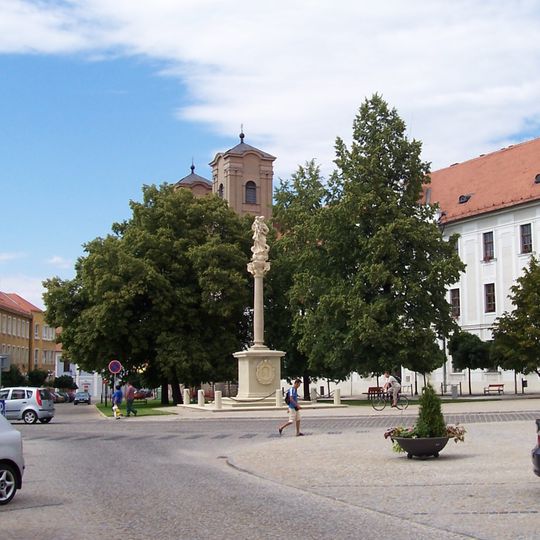 Mariánsky stĺp, stĺp s architektúrou