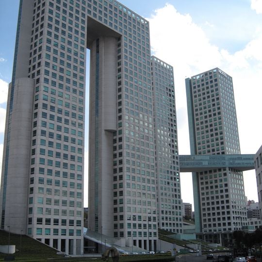 Arcos Bosques Torre 1