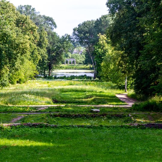 Парк с каскадом прудов