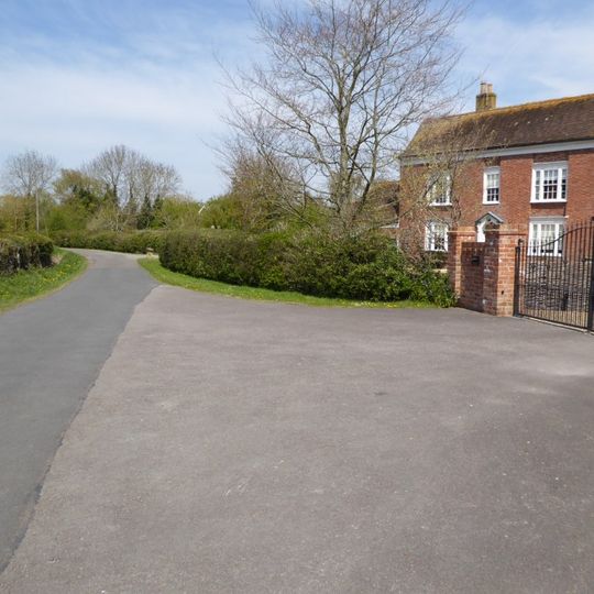 Lincoln Green Farmhouse And Attached Outbuilding