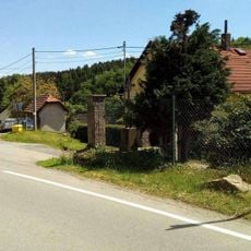 Kříž v Kamenném Újezdci