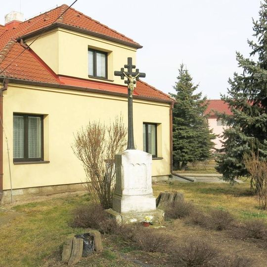 Kříž u domu 58 v Klíčanech