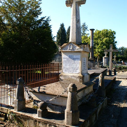 Grafmonument van J.A. van de Ven en diens echtgenote C.M.T. van den Eijnden