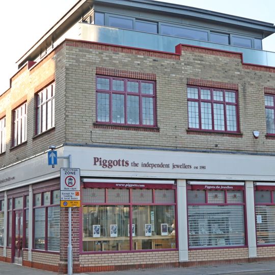 2 And 4, Crown Street