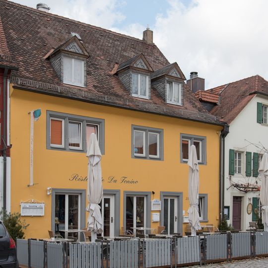 Wohn- und Geschäftshaus