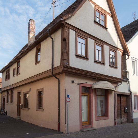 Wohn- und Geschäftshaus