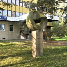 Plastika u domu Okružní 2338 v České Lípě