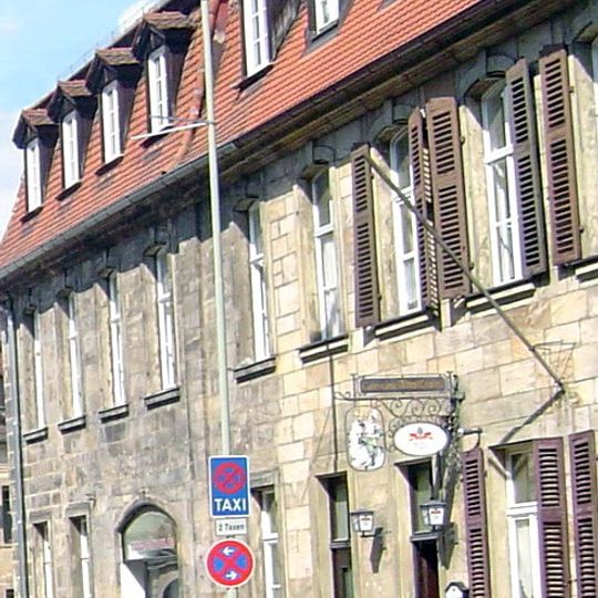 Wohn- und Geschäftshaus, zusammen mit Friedrichstraße 17 und Ludwigstraße 32 ehemaliges katholisches Pfarrhaus mit dahinterliegendem Oratorium