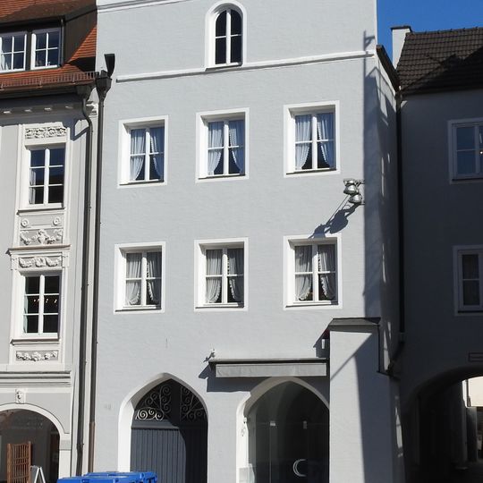 Wohn- und Geschäftshaus