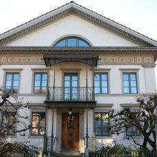 Villa Neuhof mit Gartenhaus, (1839, ehem. Doktorhaus)