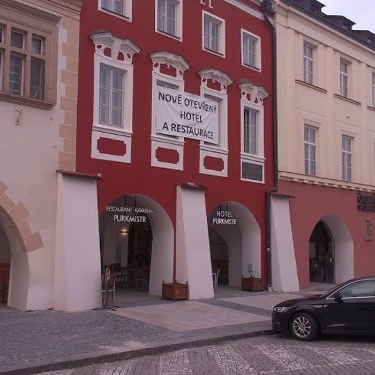 Velké náměstí 42