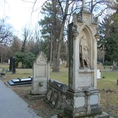 Ondrejský cintorín, náhrobník so sochou