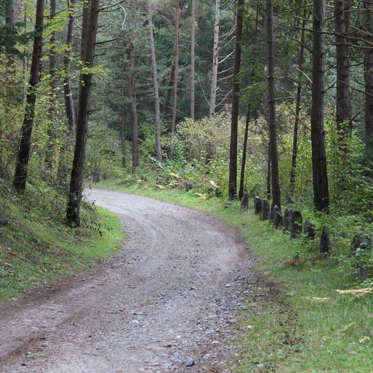 Alte Landstraße B1 mit Wehrsteinen und Brücken