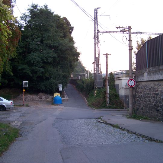 Pamětní kříž v Roztokách u Prahy, ul. Nádražní