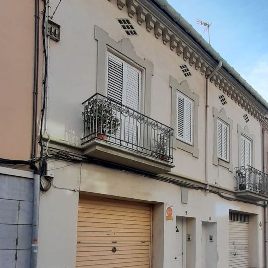 Building in carrer de la Verge de les Neus, 9-11