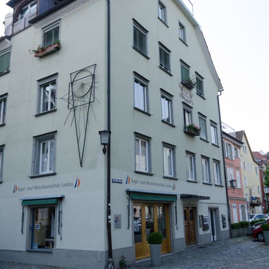 Wohn- und Geschäftshaus