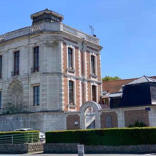 Château d'eau du port d'Aval