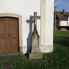 Kříž u kaple Krista Krále v Bělčovicích