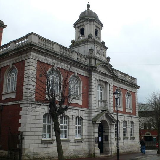 Mold Town Hall, Earl Road