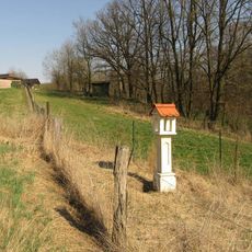 Boží muka u Řepové v poli u potoka