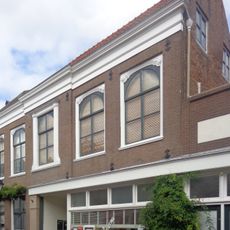 Pand met verdieping en zadeldak, evenwijdig aan de straat