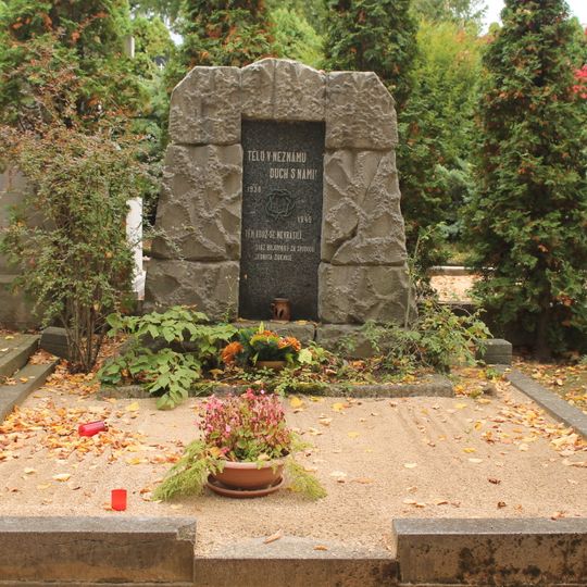 Pomník obětem 2. světové války na hřbitově v Židenicích