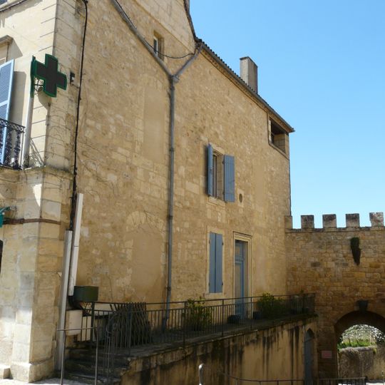 Maison, 10 place Jean-Moulin, Beaumont-du-Périgord