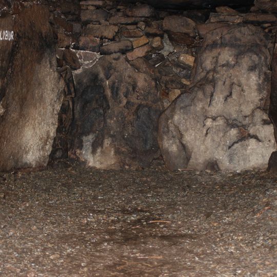 Six sépultures circulaires sous tertre tumulaire