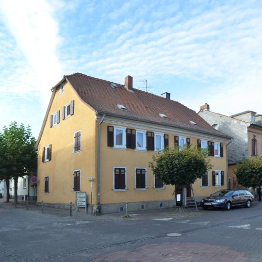 Wohnhaus Hugenottenstraße 94
