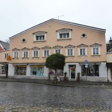 Wohn- und Geschäftshaus