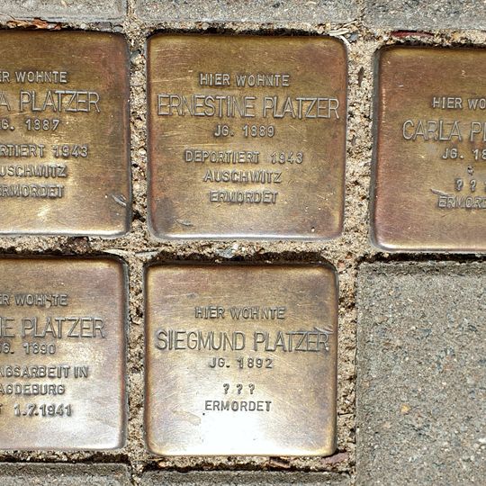 Stolperstein en memoria de Golda Platzer