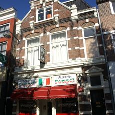 Winkelwoonhuis in neorenaissancestijl