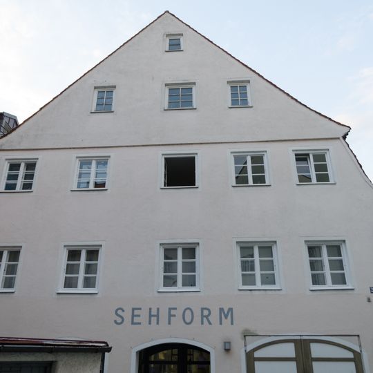 Wohn- und Geschäftshaus