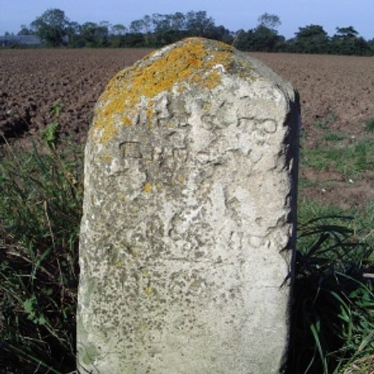 Milestone, Norwich Rd, S of jct with Entrance Lane