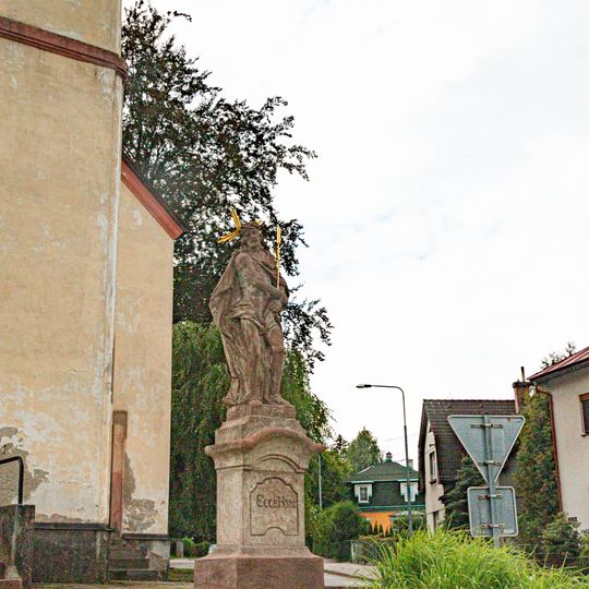 Socha Mater Dolorosa u kaple Panny Marie Bolestné v Nové Pace