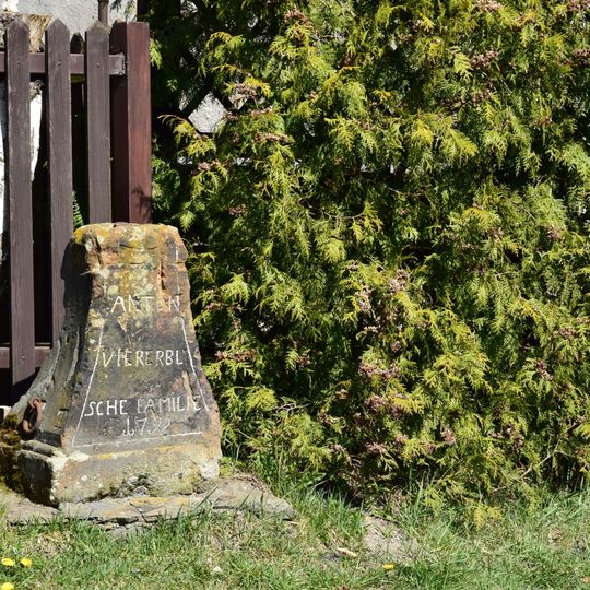 Podstavec ulomeného kříže u domu 3 v Nové Vsi